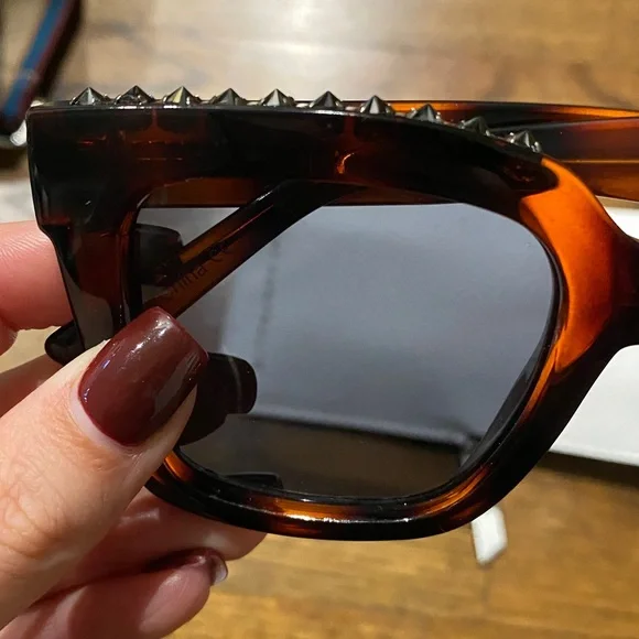 Quay Australia Brown Spiked Sunglasses with White Case - Picture 2 of 3